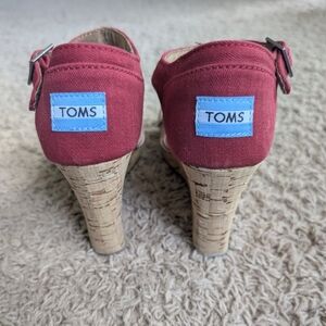 Toms Wedge Red Stripped Sandals